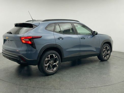 Used 2025 Chevrolet Trax LT FWD image 9