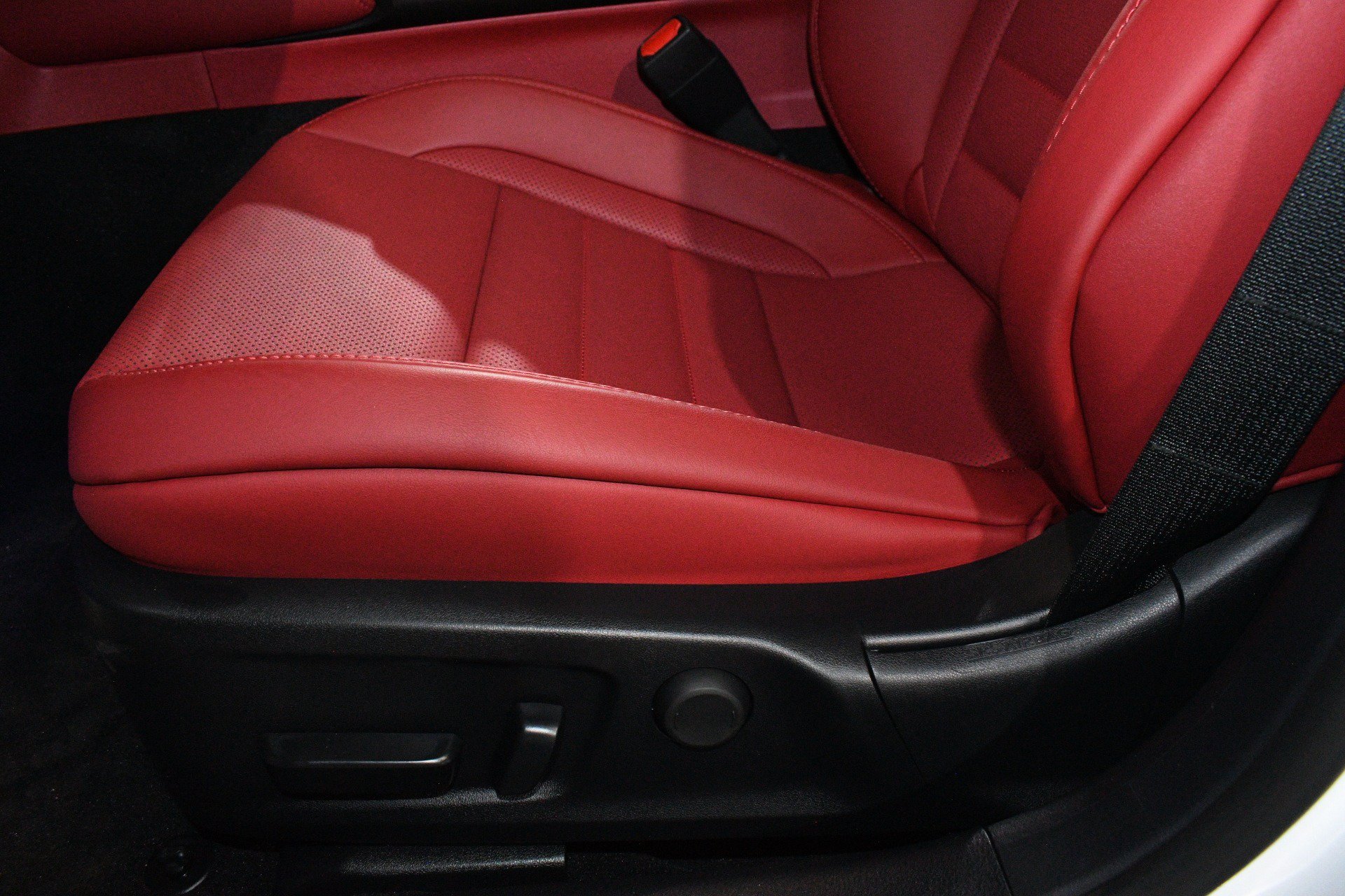 Used 2025 Lexus IS 350 F Sport RWD image 13