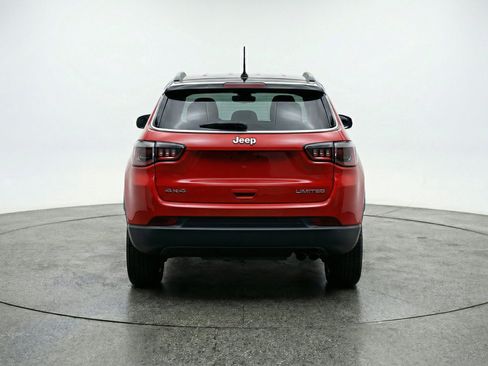 Used 2025 Jeep Compass Trailhawk AWD/4WD image 7