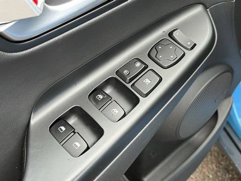 Used 2022 Hyundai Kona Limited AWD/4WD image 9