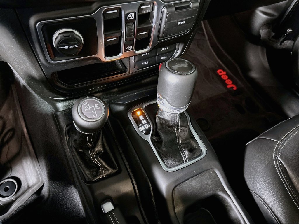 Used 2023 Jeep Wrangler Unlimited Sahara w/ Cold Weather Group AWD/4WD image 19