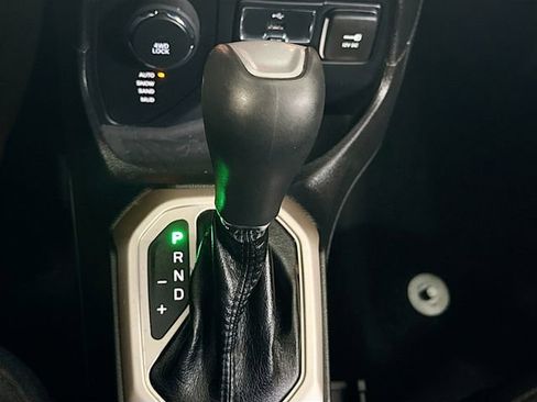 Used 2015 Jeep Renegade Latitude w/ Popular Equipment Group image 17