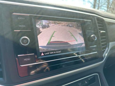 Certified 2023 Volkswagen Atlas SE image 10