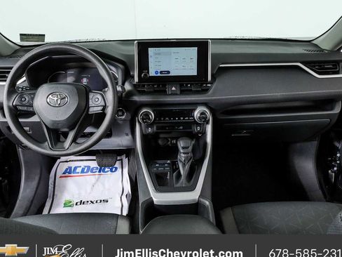 Used 2025 Toyota RAV4 XLE FWD image 17