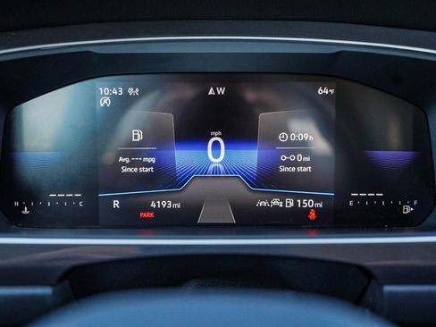 Used 2024 Volkswagen Tiguan SE image 25