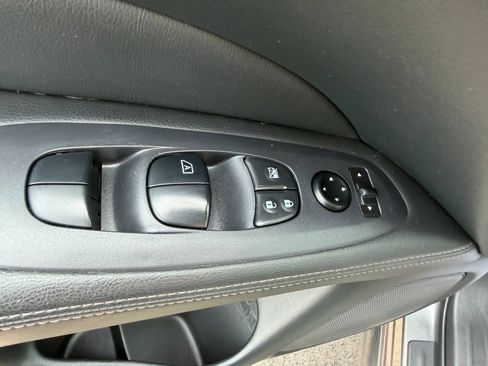 Used 2020 Nissan Pathfinder S AWD/4WD image 17