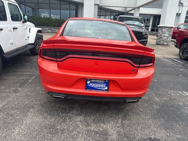 Used 2017 Dodge Charger SE RWD image 5