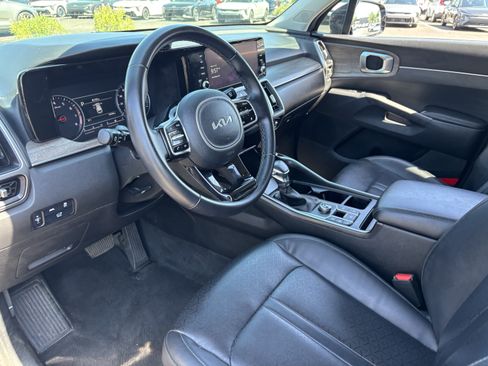 Certified 2022 Kia Sorento EX FWD image 16