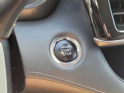 Used 2023 Toyota Highlander LE image 20