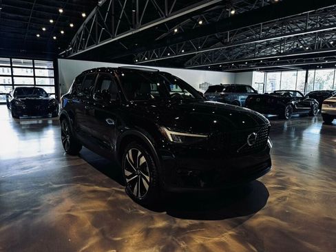 Used 2023 Volvo XC40 B5 Plus w/ Driver Assist Package AWD/4WD image 7