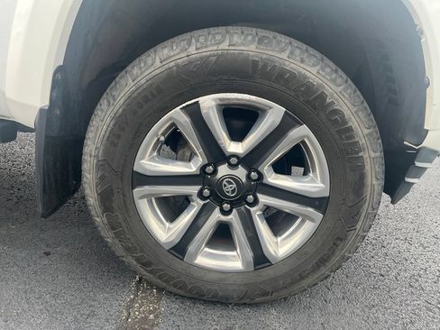 Used 2018 Toyota Tacoma Limited AWD/4WD image 12