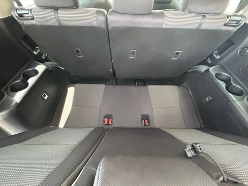 Used 2024 Toyota Highlander LE FWD image 38