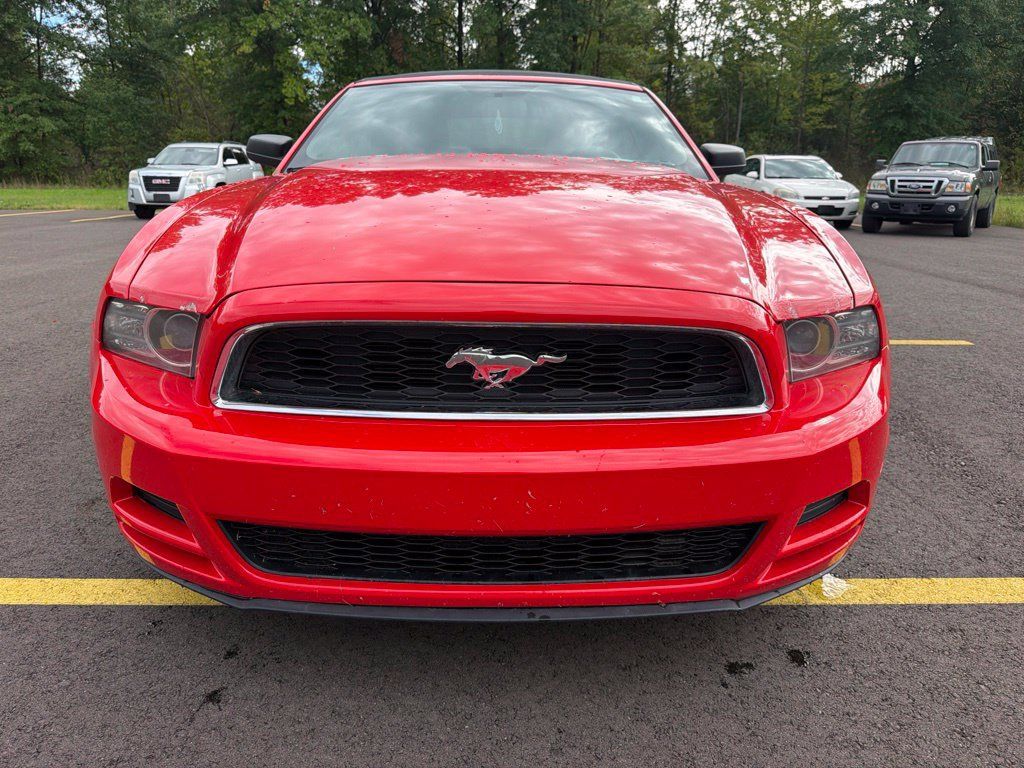 Used 2014 Ford Mustang Convertible RWD image 2
