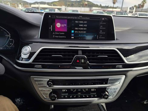 Used 2020 BMW 745e xDrive image 27