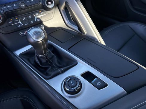 Used 2019 Chevrolet Corvette Stingray Coupe w/ Carbon Flash Badge Package image 33