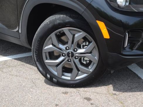 Used 2025 Kia Seltos LX AWD/4WD image 28