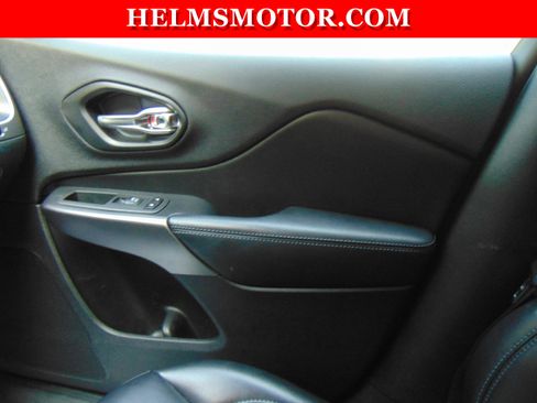 Used 2020 Jeep Cherokee Latitude Plus w/ Comfort/Convenience Group image 33