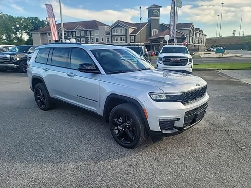 Used 2025 Jeep Grand Cherokee L Limited w/ Luxury Tech Group II RWD image 1