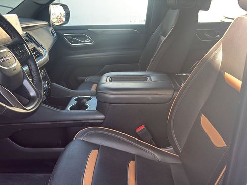 Used 2023 GMC Yukon XL AT4 w/ AT4 Premium Package AWD/4WD image 11