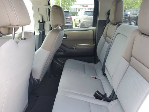 Used 2024 Nissan Frontier SV AWD/4WD image 13