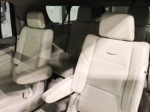 Used 2023 Cadillac Escalade ESV Sport Platinum AWD/4WD image 16