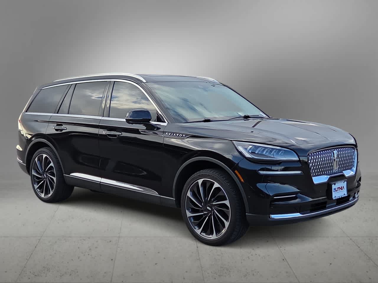 Used 2024 Lincoln Aviator Reserve w/ Equipment Group 201A AWD/4WD image 2