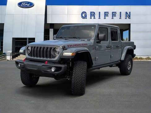 Used 2025 Jeep Gladiator Rubicon w/ Convenience Group AWD/4WD image 11