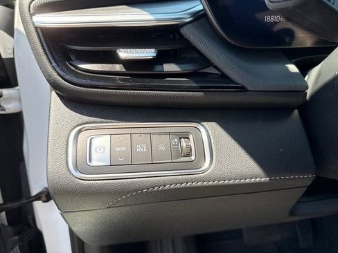 Used 2025 Buick Enclave Preferred FWD image 25