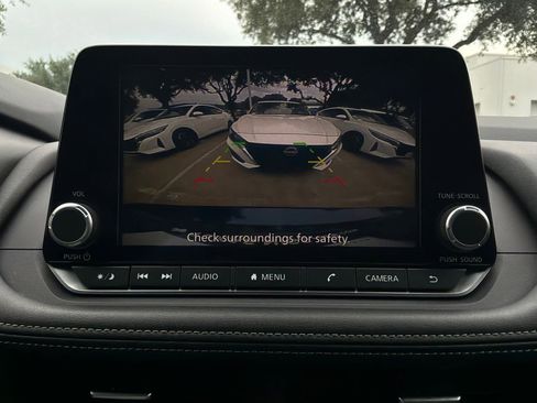 Used 2025 Nissan Rogue SV FWD image 31
