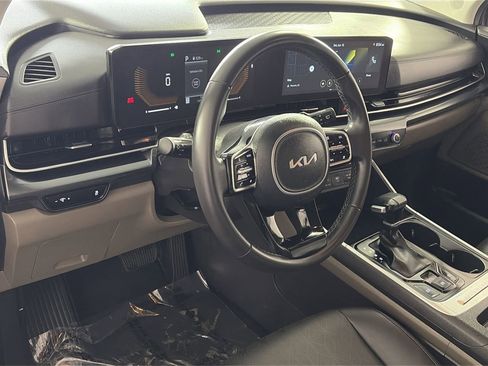 Used 2026 Kia Carnival FWD image 11