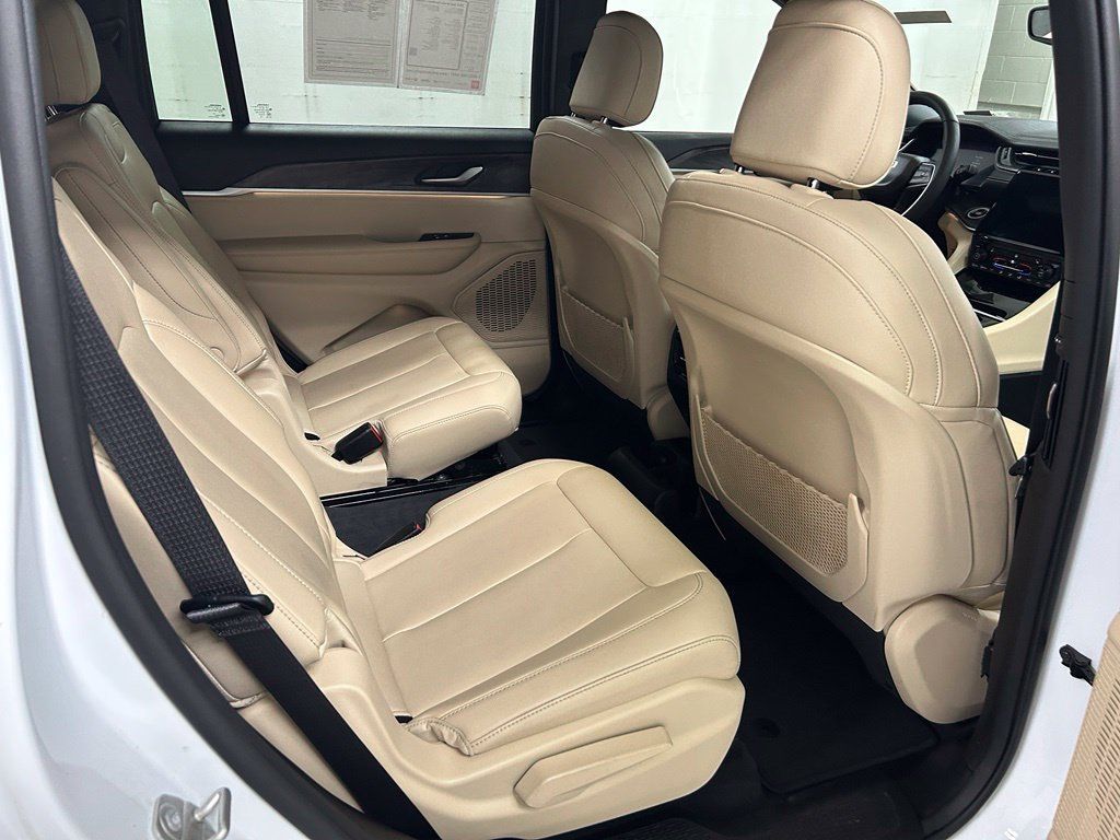 Used 2023 Jeep Grand Cherokee L Limited AWD/4WD image 14