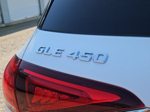Used 2021 Mercedes-Benz GLE 450 4MATIC w/ Premium Package image 12