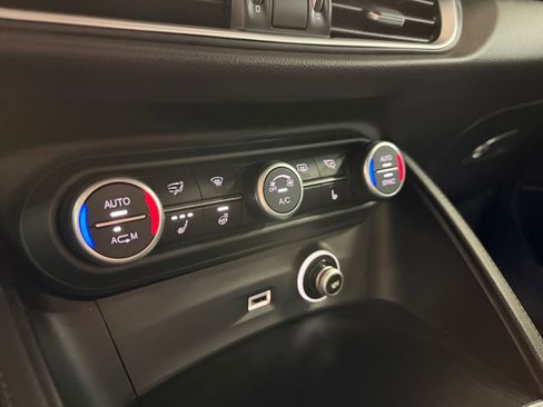 Used 2018 Alfa Romeo Stelvio AWD image 31