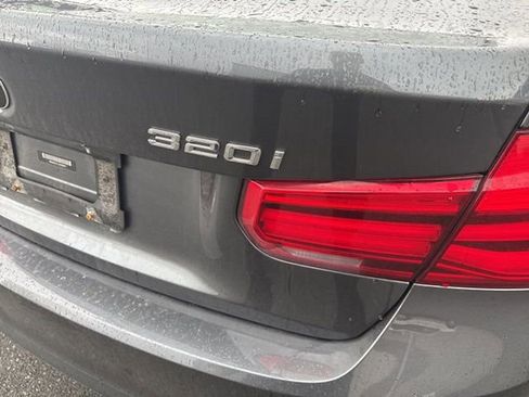 Used 2018 BMW 320i xDrive 320i xDrive w/ Convenience Package image 8