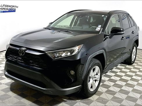 Used 2019 Toyota RAV4 XLE FWD image 1