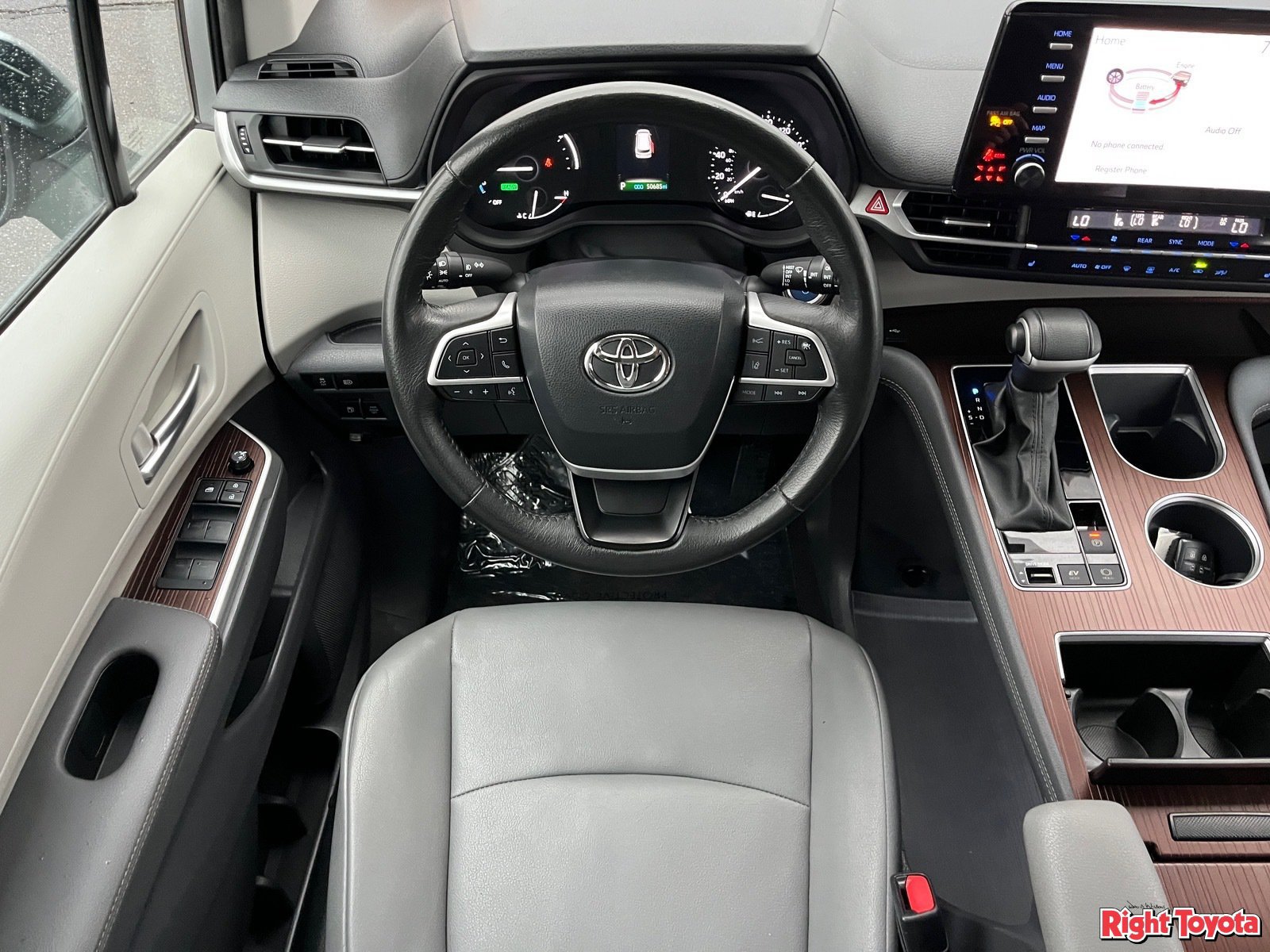 Certified 2024 Toyota Sienna XLE FWD image 17