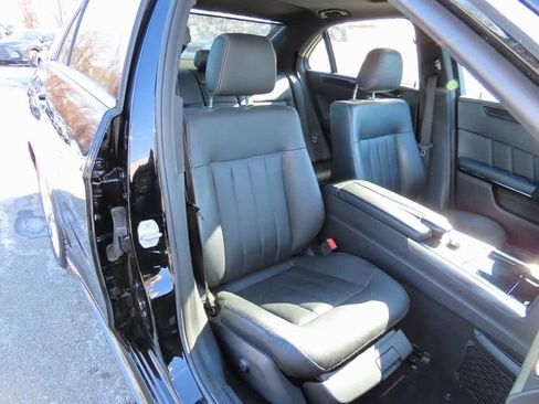 Used 2016 Mercedes-Benz E 400 4MATIC Sedan image 17