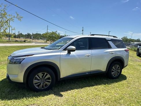 Used 2024 Nissan Pathfinder SV FWD image 6
