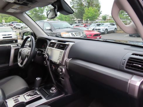 Used 2020 Toyota 4Runner SR5 Premium w/ Moonroof Package AWD/4WD image 16
