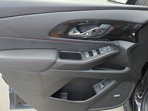 Used 2022 Chevrolet Traverse RS image 13
