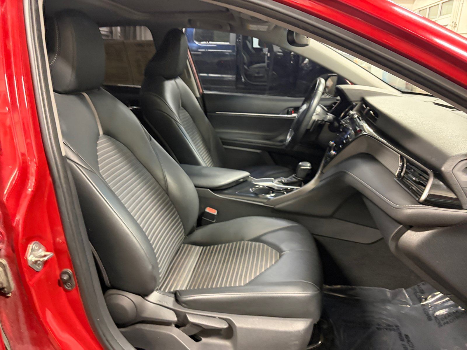 Used 2019 Toyota Camry SE w/ Audio Package FWD image 26
