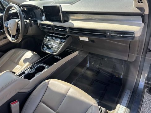 Used 2022 Lincoln Corsair FWD image 9