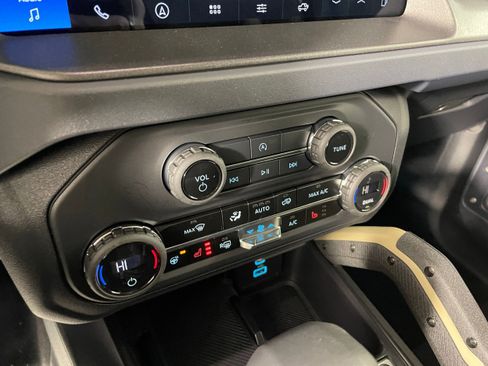 New 2025 Ford Bronco Badlands image 7