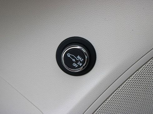 Used 2023 Buick Envision Essence w/ Technology Package I AWD/4WD image 40