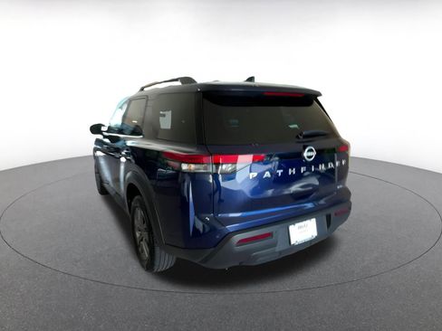 Used 2025 Nissan Pathfinder SV image 11