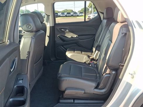 Used 2021 Chevrolet Traverse RS FWD image 9