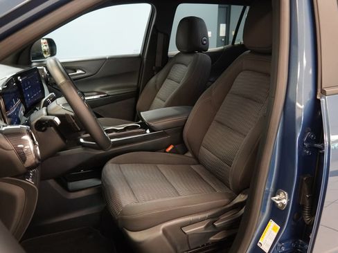Used 2025 Chevrolet Equinox LT w/ Safety and Technology Package AWD/4WD image 3