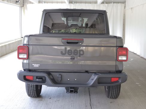 Used 2024 Jeep Gladiator Sport AWD/4WD image 23