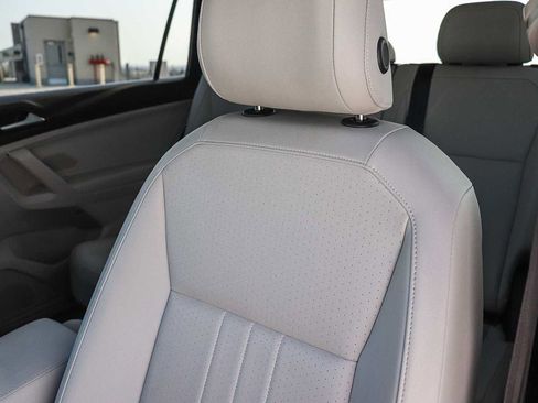 Certified 2023 Volkswagen Tiguan SE FWD image 28