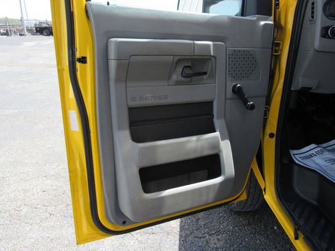 Used 2021 Ford E-350 and Econoline 350 Super Duty RWD image 22